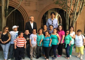 Jaime Guevara-Aguirre, Valter Longo, and Laron study participants