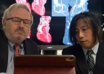 Professor Patrick W Serruys and Professor Yoshi Onuma in the CORRIB Core Lab at University of Galway