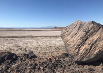 Salton Sea dry lakebed