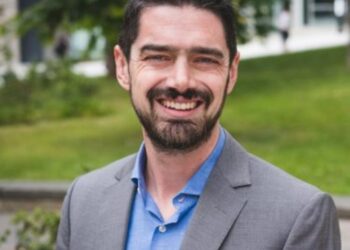 Dr. Hamish van der Ven