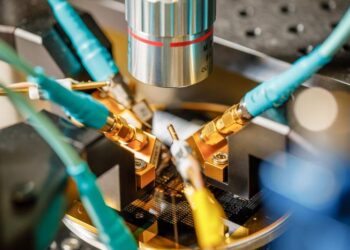 Experimental phononics setup