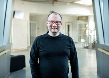 Dr. Petr Cígler, head of the senior research group Synthetic Nanochemistry at IOCB Prague