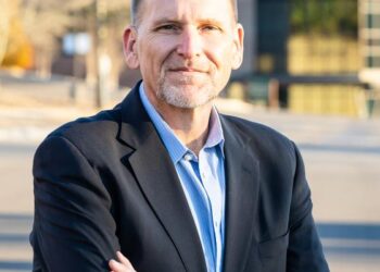 Robert Wagner receives Westinghouse Medal