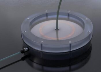 A reaction front spreads between two flowing liquids.