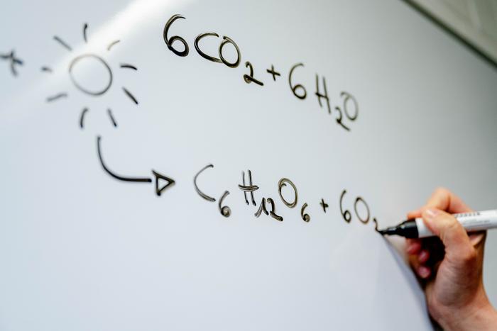 Formular written on an whiteboard