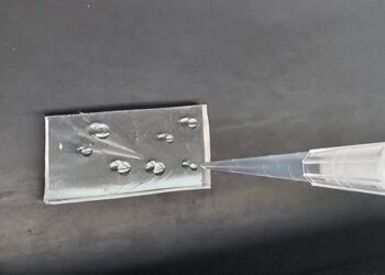 Facile preparation of peptide glass at room temperature using standard lab equipment.