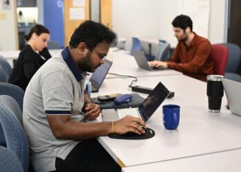 UNF computing students in lab