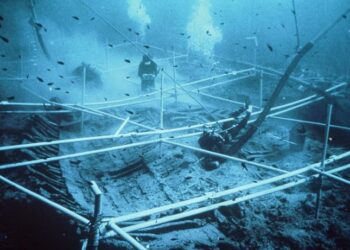 A revised radiocarbon calibration curve 350–250 BCE impacts high-precision dating of the Kyrenia Ship