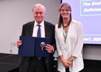 Valentin Fuster, MD, Ph.D., received 2024 Distinguished Award from European