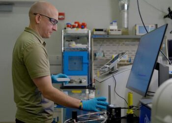 Thomas Forbes at a 3D Printer