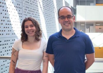 Kathleen Imbach and Eduard Porta, authors of the study and researchers at the Josep Carreras Institute