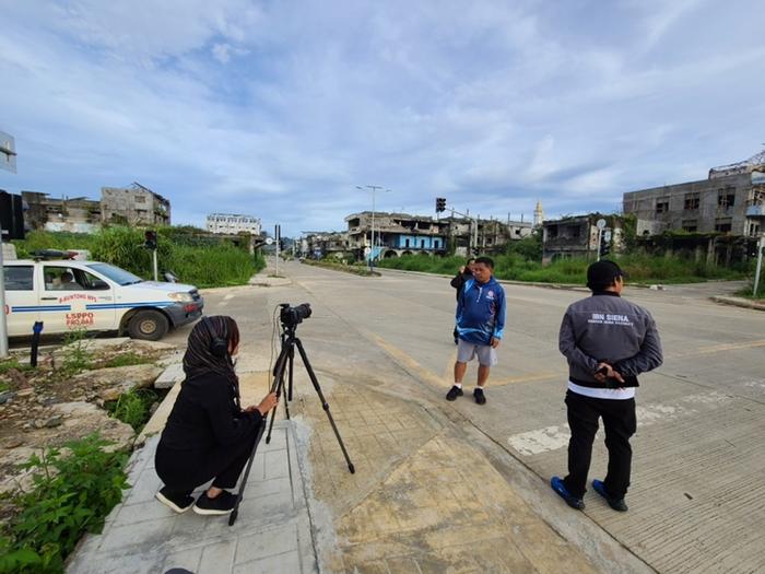 Informal interviews along the reconstructed streets of Marawi City