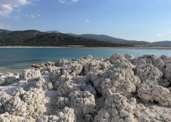 Lake Salda rocks