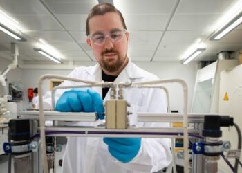 Putting waste heat to use – heating buildings and purifying water