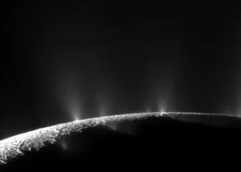 NASA: Life signs could survive near surfaces of Enceladus and
