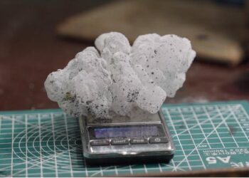 Weighing a hailstone