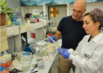 Prof. David Burstein & PhD student Bruria Samuel.