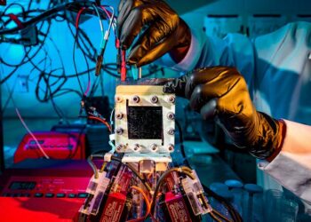 Researchers from the University of Illinois Urbana-Champaign are leading the charge toward wide-scale implementation of water desalination by developing an efficient new electrode for use in battery-based desalination.