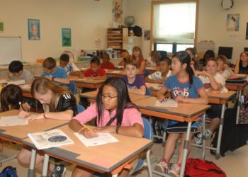 Traditional education system involving a prescribed curriculum limits student autonomy