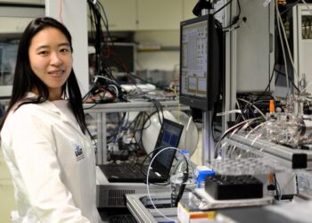Dr. Siqi Liu investigates electrochemical oxidation and membrane separation for water treatment at the IAMT.