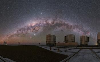 European Southern Observatory A cosmic rainbow over the VLT