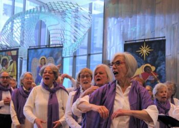 Good Memories Choir performs in Chicago