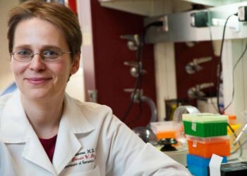 Dr. Anna Csiszar