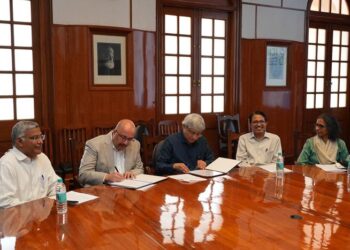 Tufts University has signed a memorandum of understanding with Indian Institute of Science to establish a framework for the development of a range of possible initiatives jointly pursued by the two institutions.