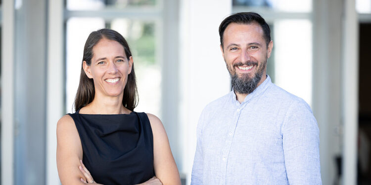 Theresa Rienmüller from the Institute of Biomechanics and Robert Winkler from the Institute of Electron Microscopy and Nanoanalysis at TU Graz. Image source: Wolf - TU Graz