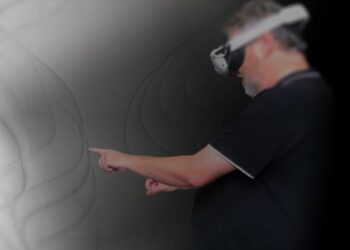 Participant creates finger flutings in VR setup