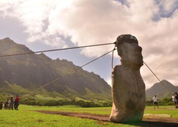 Walking moai