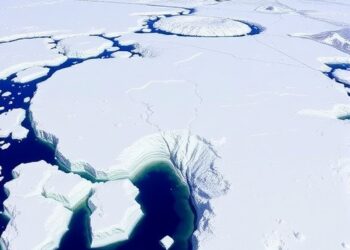 Channelized Topography Boosts Antarctic Ice Shelf Melt — Earth Science
