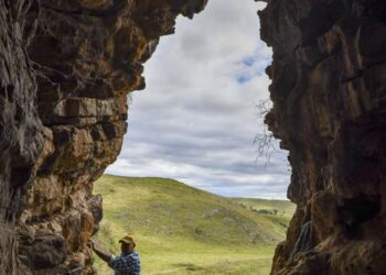 Australian Cave Finds Evidence of 25,000-Year Grass Burning for Rituals