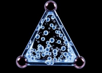 Engineered Triangular Pockets Efficiently Extract Uranyl Complexes from Water