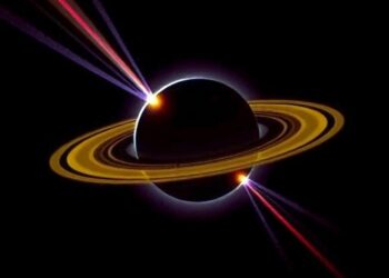 Laser Emission Mimicking Saturn Rings from Chiral Polymer Microparticles