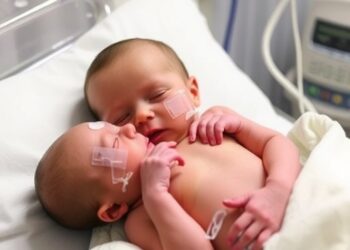 Low Humidification Temperature During Noninvasive Ventilation in Preterm and Term Neonates