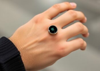 Wearable ring monitors glucose and ketones in sweat simultaneously
