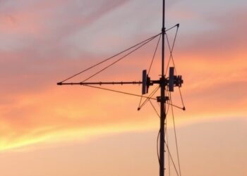Trinity Antennas: Flexible Active Radio-Frequency Systems with Built-In Heat Spreading
