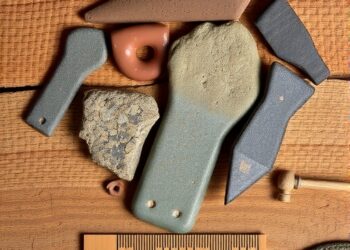 Wear analysis reveals Neolithic Sudan stone tools dug wood and soil