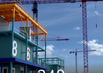 Estimating uncertainty in end-of-life costs and embodied carbon of construction projects