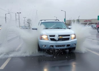 AI Learns to Predict the Violent Splashdown of Cross-Medium Vehicles