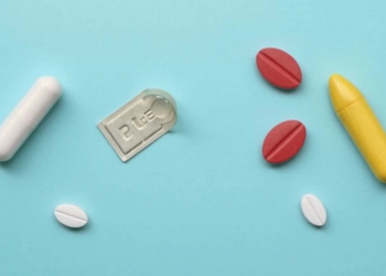 Antidepressants Lift Mood but Quietly Reshape Eating Attitudes in Vietnamese Patients