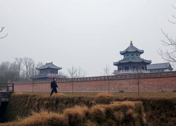 Flashover Uncovered: How Ancient Huizhou Walls and Skywells Reshape Fire Survival