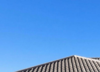 Simple Algorithms Outsmart Heavyweights in Earthquake-Resistant Roof Design