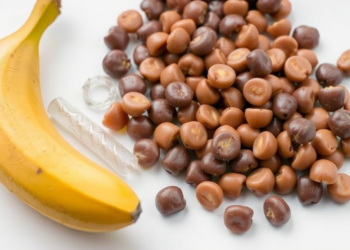 Banana Peel Hydrogel Packed With Drought-Defying Bacteria Boosts Iron and Zinc in Cowpea
