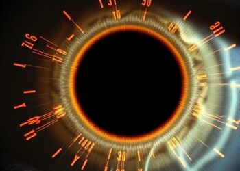 What limits visual acuity in retinal implants despite electrode design