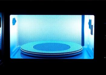 Microwave Timing Holds the Key to Quantum Dot–MXene Electrodes for Zinc Batteries