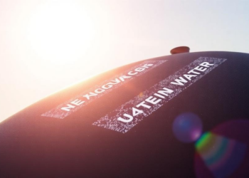 Curved Carbon Fabric Evaporator Turns Sunlight and a 3-Volt Jolt into Fresh Water