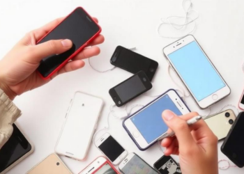 Can a Single Lesson Make Kids Recycle Their Old Phones? A Huge Hungarian Study Says Maybe