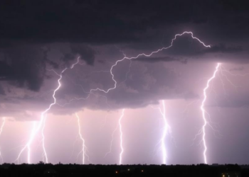 Fake Lightning, Real Training: Synthetic Bolts Teach AI to Spot the Real Thing